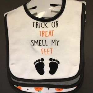 3/$20 💞NWOT 3 Pack Modern Baby Halloween Bibs